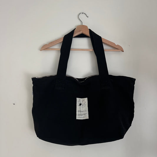 UNIVERSAL HUG tote, black