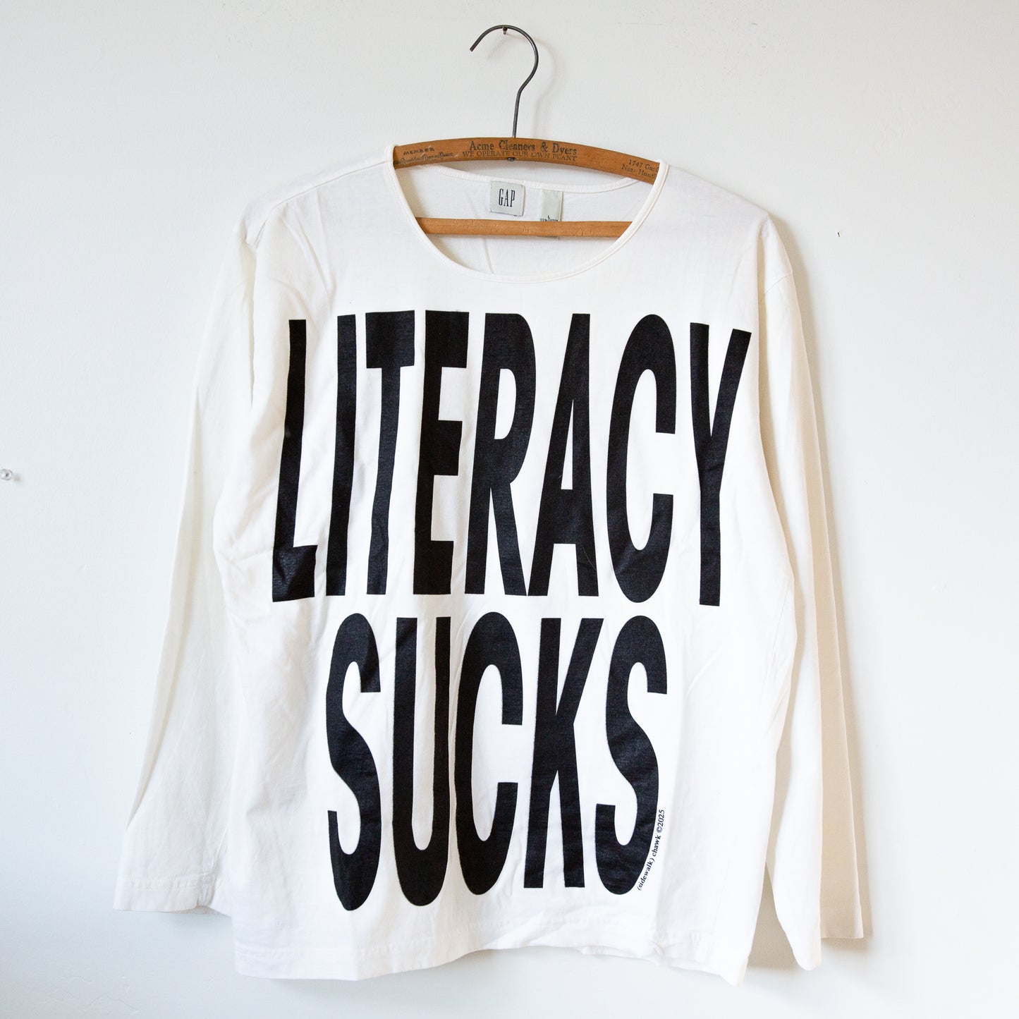 LITERACY SUCKS, sz L
