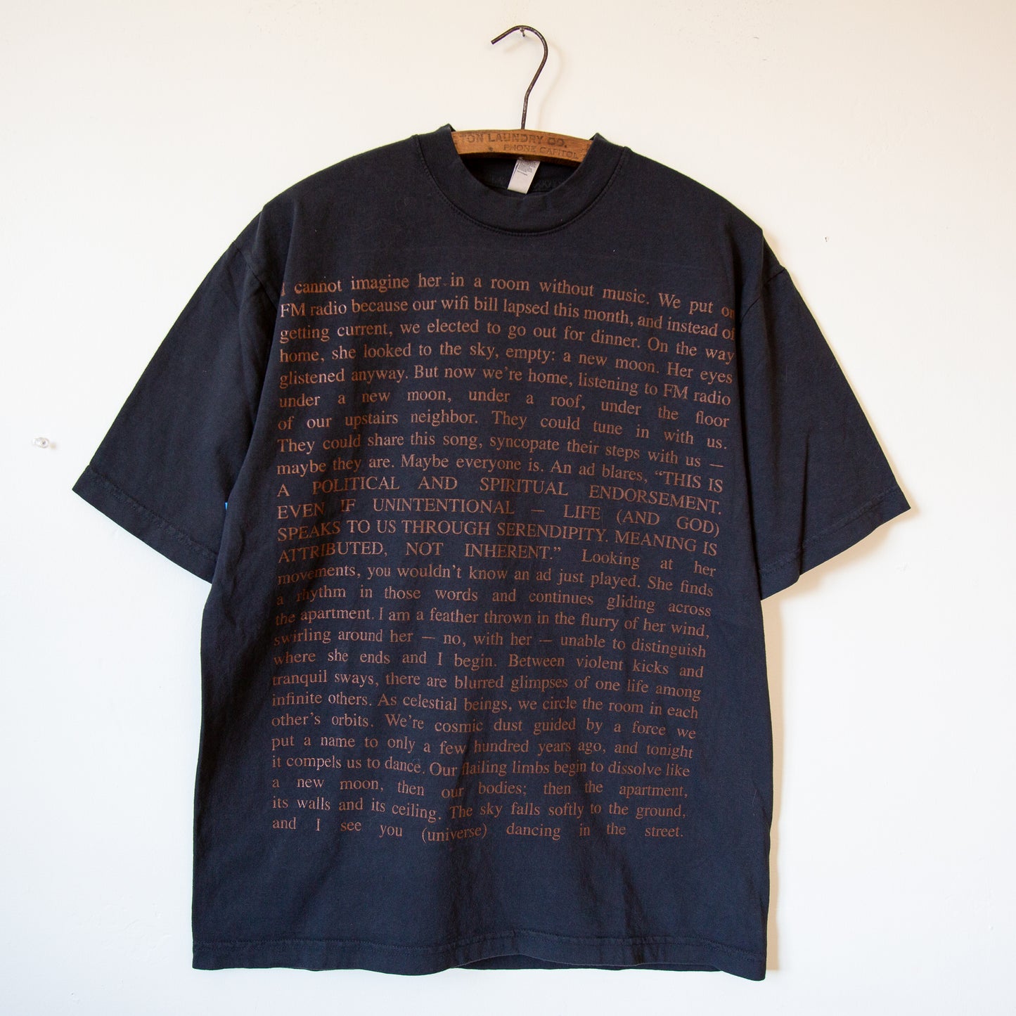 I SEE YOU (UNIVERSE) DANCING IN THE STREET t-shirt, black